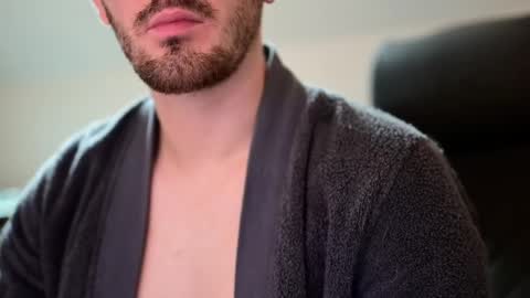 Snapshot of shape80 chatting on December 8, 2024, 12:52 pm frenchy boy online show from December 8, 2024, 12:52 pm