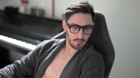 Snapshot of shape80 chatting on November 11, 2025, 9:42 am frenchy boy online show from November 11, 2025, 9:42 am