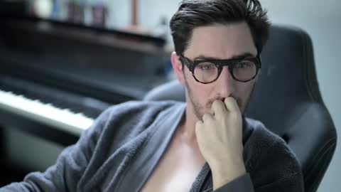 frenchy boy online show from December 19, 2025, 9:05 am