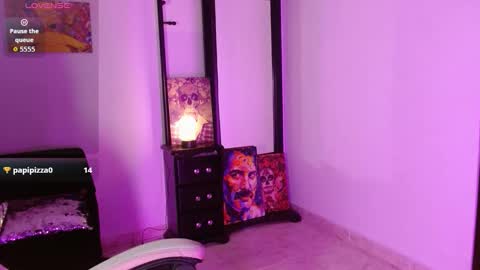 Snapshot of sharaross1 chatting on November 11, 2025, 5:29 am sharaross1 online show from November 11, 2025, 5:29 am