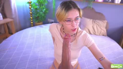 Snapshot of sharli_rose chatting on May 11, 2026, 12:44 pm Sharli online show from May 11, 2026, 12:44 pm