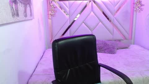 Snapshot of sharllote_ chatting on May 2, 2026, 7:52 pm Sharllote online show from May 2, 2026, 7:52 pm