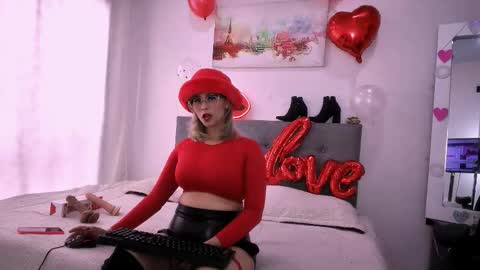 sharlott_3 online show from February 14, 2026, 1:41 pm