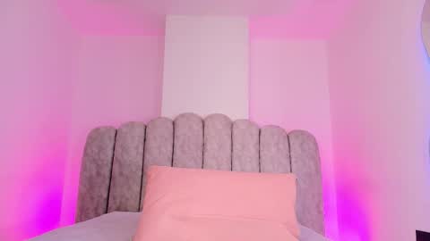 Snapshot of sharlott_kiss chatting on February 20, 2026, 3:03 am Sharlott online show from February 20, 2026, 3:03 am