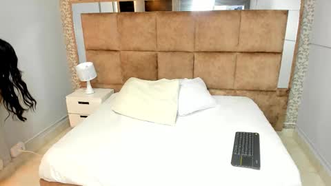  SHARLOTTE   online show from February 25, 2026, 12:15 pm