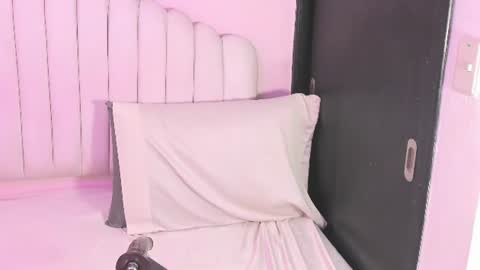 Snapshot of sharlotthe_bigass chatting on August 3, 2026, 9:04 am sharlotthe_bigass online show from August 3, 2026, 9:04 am