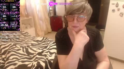 Snapshot of sharon_amore chatting on June 8, 2026, 1:33 pm Helena online show from June 8, 2026, 1:33 pm