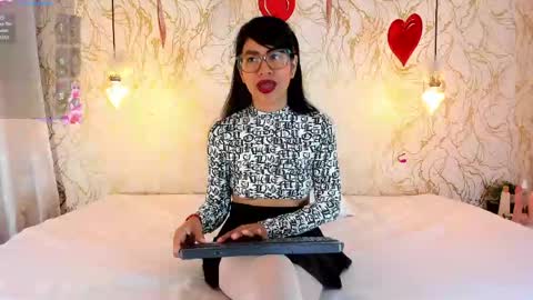 Snapshot of sharon_leather chatting on May 18, 2026, 12:11 pm sharon_leather online show from May 18, 2026, 12:11 pm