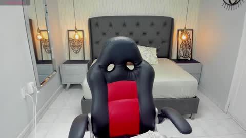 Snapshot of sharonblake5 chatting on September 10, 2025, 12:27 pm M A G N O online show from September 10, 2025, 12:27 pm