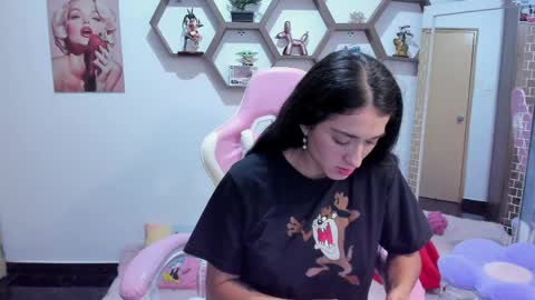 Snapshot of sharonsander1 chatting on May 7, 2026, 12:49 am Sharon online show from May 7, 2026, 12:49 am