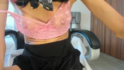 Snapshot of shary_leon_ chatting on April 22, 2026, 8:54 pm shary_leon_ online show from April 22, 2026, 8:54 pm