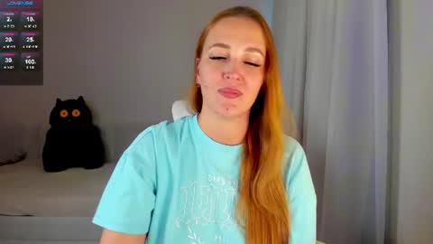 Snapshot of she_wolf1 chatting on June 22, 2026, 1:30 pm she_wolf1 online show from June 22, 2026, 1:30 pm
