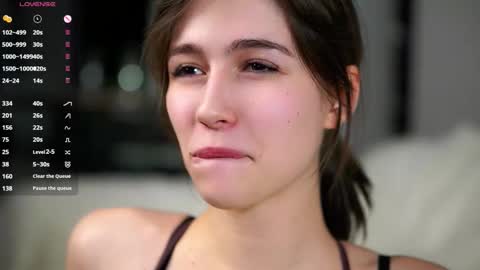 Tessa online show from October 21, 2025, 3:13 pm