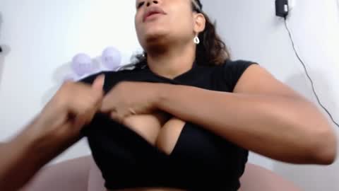 Snapshot of sheilamakano70 chatting on January 25, 2025, 3:19 am Sheila Makano online show from January 25, 2025, 3:19 am