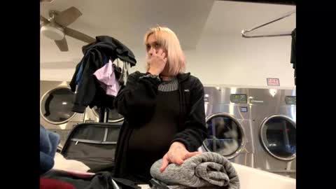 Shelby holes online show from December 17, 2024, 1:39 am