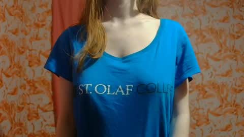 Snapshot of shelikessoymilk chatting on December 11, 2024, 12:23 am Erika online show from December 11, 2024, 12:23 am