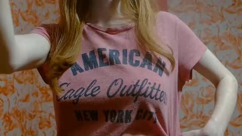 Snapshot of shelikessoymilk chatting on December 14, 2024, 6:02 am Erika online show from December 14, 2024, 6:02 am