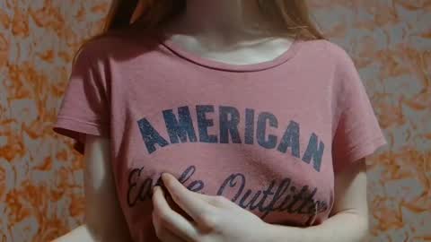 Snapshot of shelikessoymilk chatting on December 17, 2024, 5:18 am Erika online show from December 17, 2024, 5:18 am