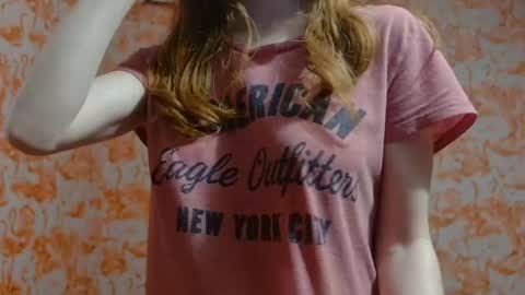 Snapshot of shelikessoymilk chatting on December 31, 2024, 5:44 am Erika online show from December 31, 2024, 5:44 am