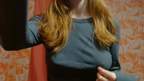 Snapshot of shelikessoymilk chatting on January 6, 2025, 1:20 am Erika online show from January 6, 2025, 1:20 am