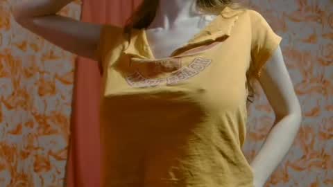 Snapshot of shelikessoymilk chatting on January 16, 2025, 3:23 am Erika online show from January 16, 2025, 3:23 am