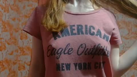 Snapshot of shelikessoymilk chatting on January 17, 2025, 3:45 am Erika online show from January 17, 2025, 3:45 am