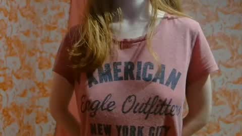 Snapshot of shelikessoymilk chatting on January 19, 2025, 4:44 am Erika online show from January 19, 2025, 4:44 am