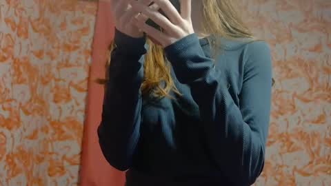 Snapshot of shelikessoymilk chatting on January 22, 2025, 4:44 am Erika online show from January 22, 2025, 4:44 am