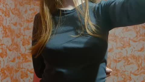 Snapshot of shelikessoymilk chatting on January 26, 2025, 2:14 am Erika online show from January 26, 2025, 2:14 am