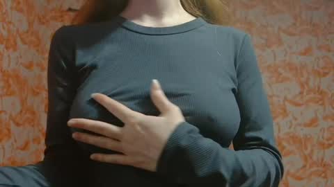 Snapshot of shelikessoymilk chatting on February 16, 2025, 4:20 am Erika online show from February 16, 2025, 4:20 am