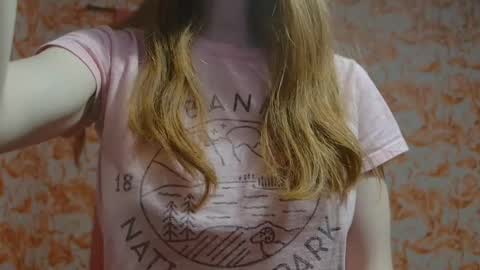 Snapshot of shelikessoymilk chatting on February 18, 2025, 4:04 am Erika online show from February 18, 2025, 4:04 am