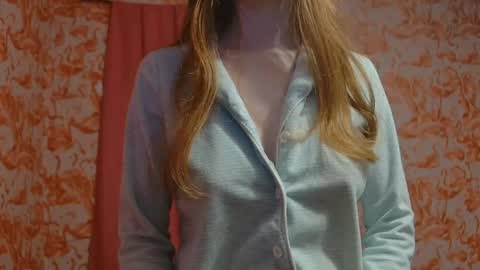 Snapshot of shelikessoymilk chatting on February 21, 2025, 2:50 am Erika online show from February 21, 2025, 2:50 am