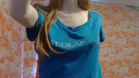 Snapshot of shelikessoymilk chatting on October 17, 2025, 5:59 pm Erika online show from October 17, 2025, 5:59 pm