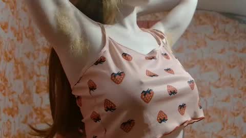 Snapshot of shelikessoymilk chatting on October 21, 2025, 2:01 am Erika online show from October 21, 2025, 2:01 am