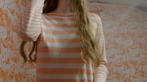 Snapshot of shelikessoymilk chatting on November 11, 2025, 12:43 am Erika online show from November 11, 2025, 12:43 am