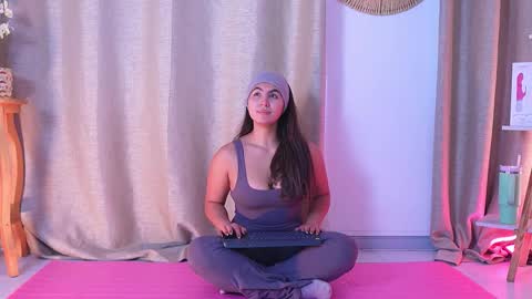 Snapshot of shelleymorell chatting on November 10, 2025, 2:38 pm Transmission schedule Monday - Friday 715 am to 200 pm time Colombia online show from November 10, 2025, 2:38 pm