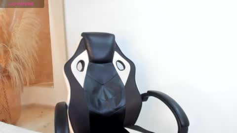 shenielxxx online show from March 1, 2025, 1:18 pm