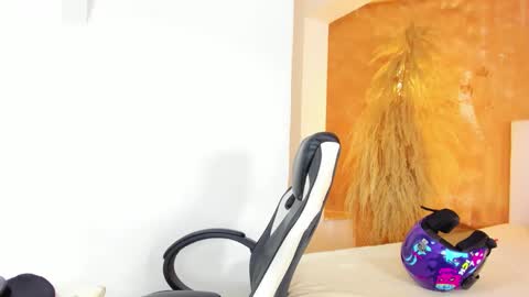 shenielxxx online show from March 16, 2026, 2:21 pm