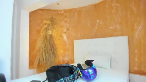 shenielxxx online show from March 17, 2026, 12:52 pm