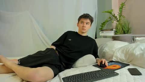 Max online show from March 4, 2026, 8:04 pm