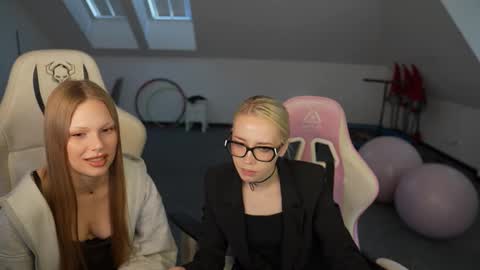 Snapshot of sheryl_elegance chatting on November 22, 2025, 11:42 am Sheryl online show from November 22, 2025, 11:42 am