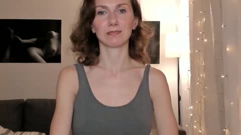 shesleepsnaked online show from February 5, 2026, 6:23 pm