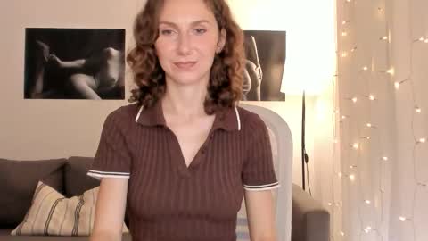 Snapshot of shesleepsnaked chatting on May 19, 2026, 3:40 pm shesleepsnaked online show from May 19, 2026, 3:40 pm