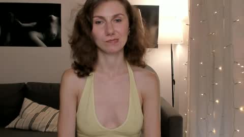 Snapshot of shesleepsnaked chatting on June 24, 2026, 5:56 pm shesleepsnaked online show from June 24, 2026, 5:56 pm