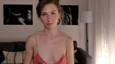 Snapshot of shesleepsnaked chatting on July 12, 2026, 12:18 pm shesleepsnaked online show from July 12, 2026, 12:18 pm