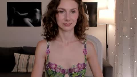 Snapshot of shesleepsnaked chatting on July 30, 2026, 3:55 pm shesleepsnaked online show from July 30, 2026, 3:55 pm