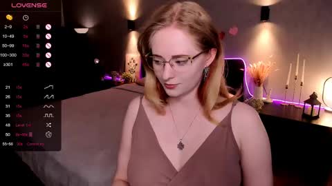Snapshot of sheslinki chatting on May 14, 2026, 8:32 am Hello guys my name is Aemilia online show from May 14, 2026, 8:32 am