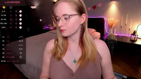 Snapshot of sheslinki chatting on May 24, 2026, 8:52 am Hello guys my name is Aemilia online show from May 24, 2026, 8:52 am