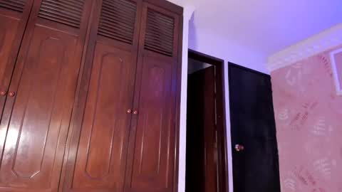 Sheyla online show from March 6, 2025, 3:13 pm