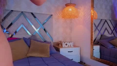 shimmer_lure online show from February 4, 2026, 7:09 pm